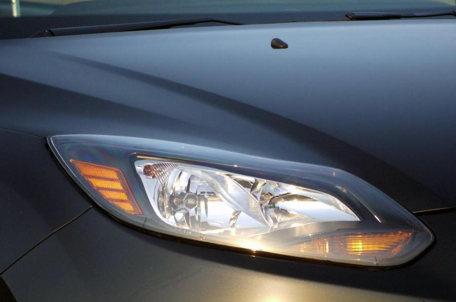  Ford Focus Titanium 2012 года  (фото 34 из 37)